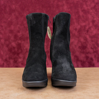 La Canadienne Women Gavyn Black Suede Waterproof Zip Ankle Boots sz 7.5