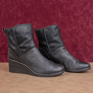UGG Women Zea Ash Black Distress Leather Waterproof Wedge Boots size 12