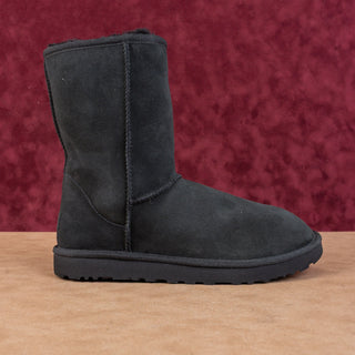 UGG Women Classic Short II Black Suede Shearling Lined Winter Boots sz 10