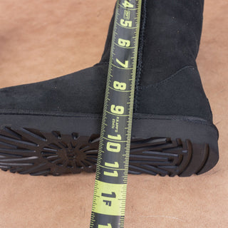 UGG Women Classic Short II Black Suede Shearling Lined Winter Boots sz 10