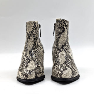 Blondo Women Gray Snake Print Western Chelsea Boots size 8.5