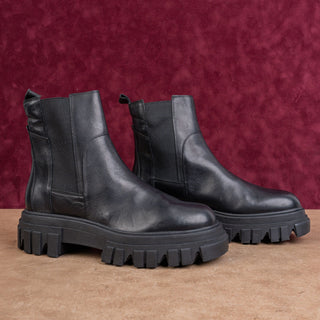 Marc Fisher Women Meron Chunky Black Leather Chelsea Platform Boots sz 8.5