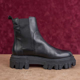 Marc Fisher Women Meron Chunky Black Leather Chelsea Platform Boots sz 8.5