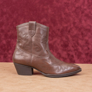 Seychelles Women Upside Brown Leather Western Cowboy Boots size 9