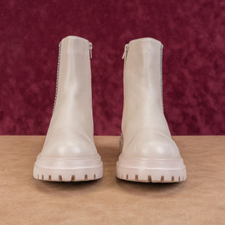 Vaneli Women Natta Ivory Leather Chain Link Narrow Ankle Chelsea Boots sz 9.5
