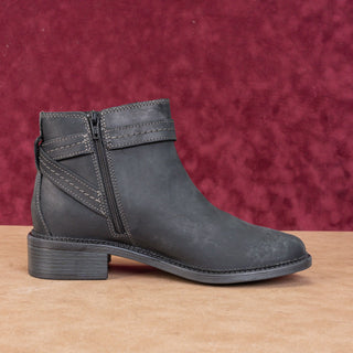 Clarks Women Maye Black Leather Strap Zip Ankle Boots sz 9.5US EUR41