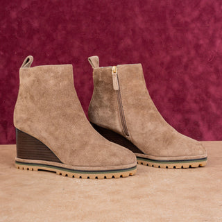 Tory Burch Women Brown Suede Zip Fashion Lug Round Wedge Ankle Boots sz 7.5