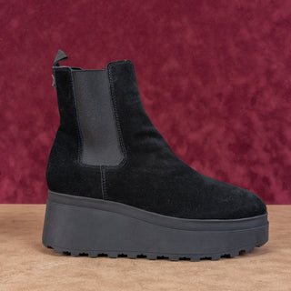 Calvin Klein Women Nevia Black Suede Platform Slip on Chelsea Ankle Boots sz 7.5