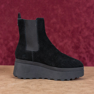 Calvin Klein Women Nevia Black Suede Platform Slip on Chelsea Ankle Boots sz 7.5