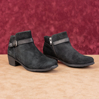 UGG Women Bellame Black Distressed Suede Zip Buckle Ankle Boots size 7