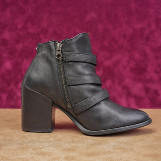 Baske California Wmn Grunge Buckle Goth Black Leather Ankle Boots sz 6.5