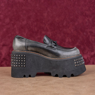 Zigi Women Yaris Studded Platform Goth Distress Black Leather Loafer Sz 10