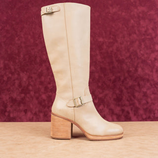 Korks Wmn Karelyn Distress Cream Wide Calf Faux Leather Block Knee Boots 11