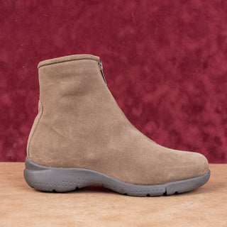 La Canadienne Women Travis Stone Suede Front Zip Waterproof Ankle Boots size 6