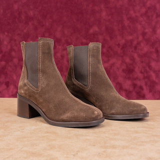 La Canadienne Women Jolie Brown Suede Waterproof Heel Chelsea Ankle Boots sz 5.5