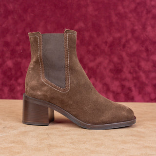 La Canadienne Women Jolie Brown Suede Waterproof Heel Chelsea Ankle Boots sz 5.5