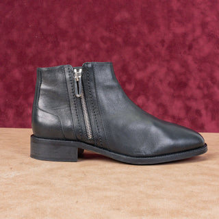 Aquatalia Women Nadie Black Leather Ankle Zip Dressy Office Boots size 7.5