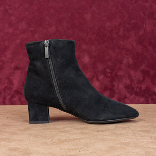 Aquatalia Women Black Suede Office Dressy Pointy Toe Zip Ankle Boots sz 7