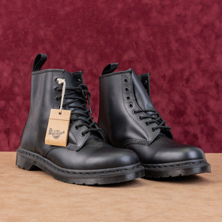 Dr Martens Unisex 1460 Mono Black Leather Classic Combat Lace-up Boots M11 W12