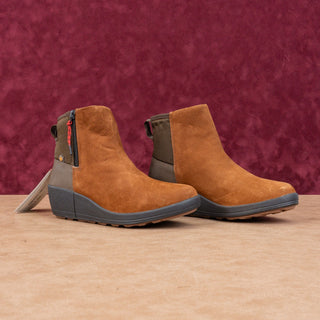 Bogs Women Vista Rugged Cognac Suede Zip Waterproof Ankle Boots sz 6US EUR37