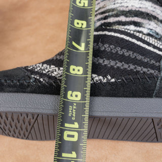 TOMS Women Nepal Black Wool Stripe Warm Boots sz 9