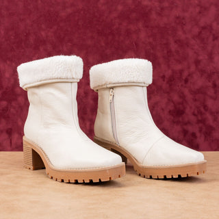 Andre Assous Wmn Milana White Leather Square Toe Fashion Lug Ankle Boots sz 7.5