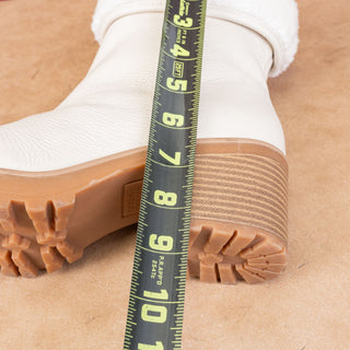 Andre Assous Wmn Milana White Leather Square Toe Fashion Lug Ankle Boots sz 7.5