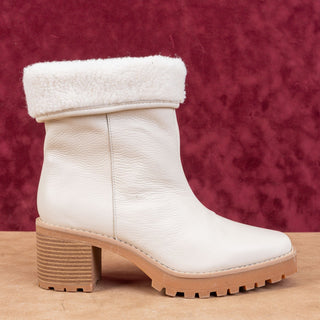 Andre Assous Wmn Milana White Leather Square Toe Fashion Lug Ankle Boots sz 7.5