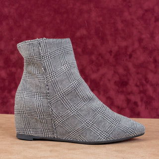 Aquatalia Women Fabric Plaid Fashion Black White Wedge Ankle Boots sz 9