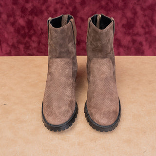 Lori Goldstein Women Brown Tap Suede Back Zip Lug Ankle Fashion Ankle Boots sz 9