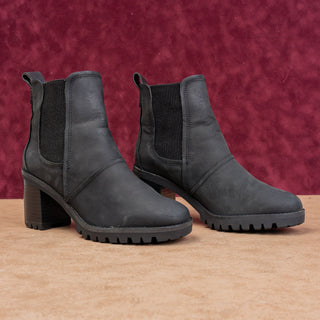 UGG Women Hazel Black Leather Slip-on Cushioned Cozy Chelsea Boots sz 6.5