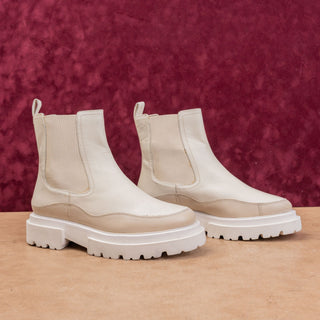 Seychelles Women Cream Leather Elastic Panel Chelsea Lug Boot size 7.5