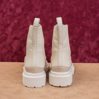 Seychelles Women Cream Leather Elastic Panel Chelsea Lug Boot size 7.5