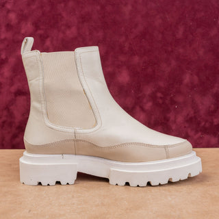 Seychelles Women Cream Leather Elastic Panel Chelsea Lug Boot size 7.5