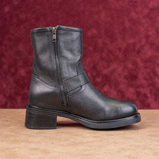 Steve Madden Women Archie Black Leather Harness Moto Biker Ankle Boots sz 7