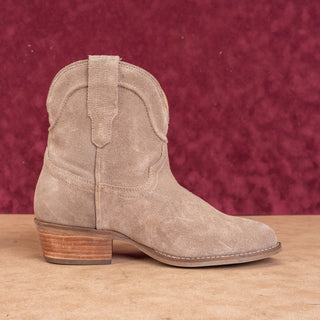 Dingo Woman Tumbleweed Sand Western Cowboy Suede Boots size 8.5