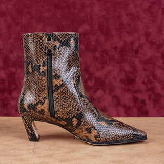 Stuart Weitzman Women Babette Snake Print Leather Fashion Ankle Boots sz 7