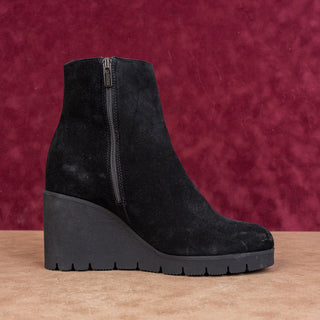 La Canadienne Women Go Black Suede Waterproof Zip Ankle Boots sz 10