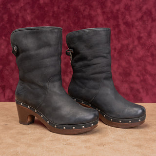 UGG Women Clog Distressed Black Leather Studded Sheepskin Lined Boots sz 6