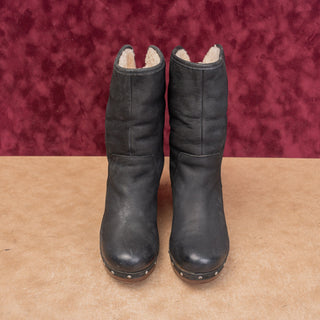 UGG Women Clog Distressed Black Leather Studded Sheepskin Lined Boots sz 6