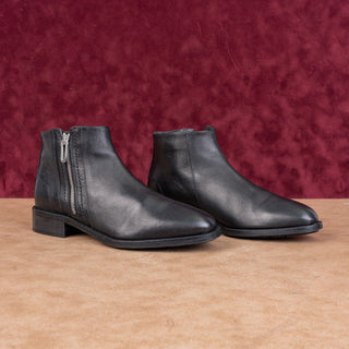 Aquatalia Wmn Nadie Black Leather Ankle Zip Narrow Dressy Fashion Boots size 7.5