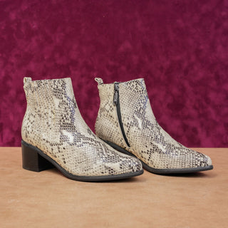 Blondo Women Gray Snake Print Western Chelsea Boots size 8.5