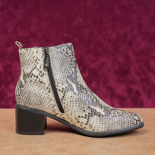 Blondo Women Gray Snake Print Western Chelsea Boots size 8.5