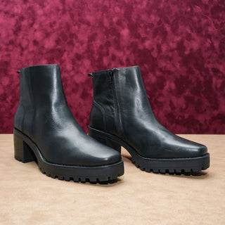 Andre Assous Women Milla Black Leather Square Toe Fashion Lug Boots size 8