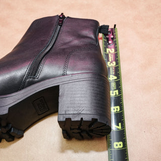 Andre Assous Women Milla Black Leather Square Toe Fashion Lug Boots size 8