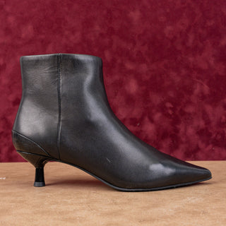 Donald Pliner Women Dazha Black Leather Zip Pointy Toe Dress Office Boots sz 7.5
