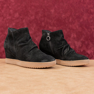 Sofft Women Siri Side Zip Distressed Black Suede Wedge Boots Size 10