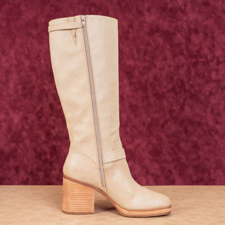 Korks Wmn Karelyn Distress Cream Wide Calf Faux Leather Block Knee Boots 11