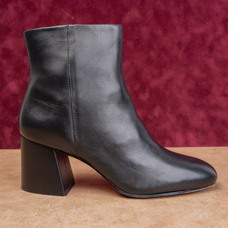 Bernardo Studio Women Black Leather Stack Heel Round Toe Zip Ankle Boots sz 10