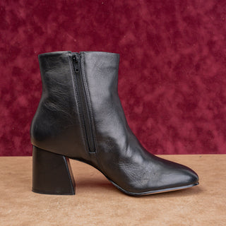 Bernardo Studio Women Black Leather Stack Heel Round Toe Zip Ankle Boots sz 10